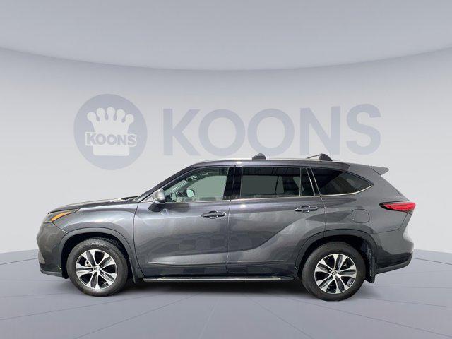used 2021 Toyota Highlander car, priced at $33,000