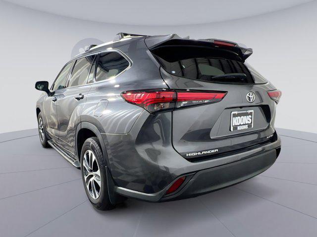 used 2021 Toyota Highlander car, priced at $33,000