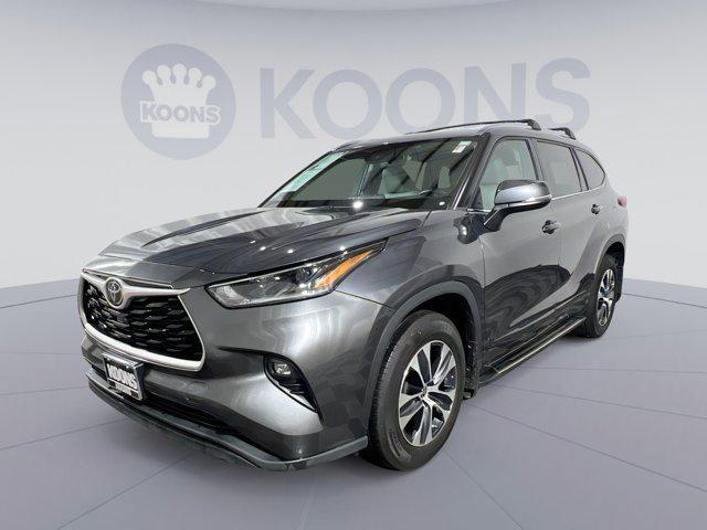 used 2021 Toyota Highlander car, priced at $33,000