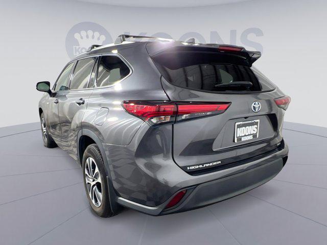 used 2021 Toyota Highlander Hybrid car, priced at $36,000