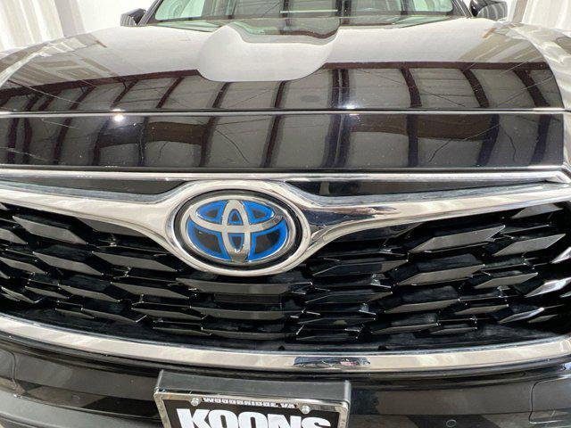 used 2021 Toyota Highlander Hybrid car, priced at $35,000