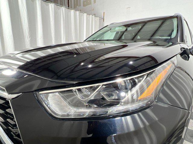 used 2021 Toyota Highlander Hybrid car, priced at $35,000