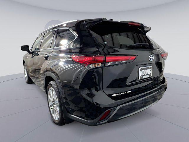 used 2021 Toyota Highlander Hybrid car, priced at $35,000