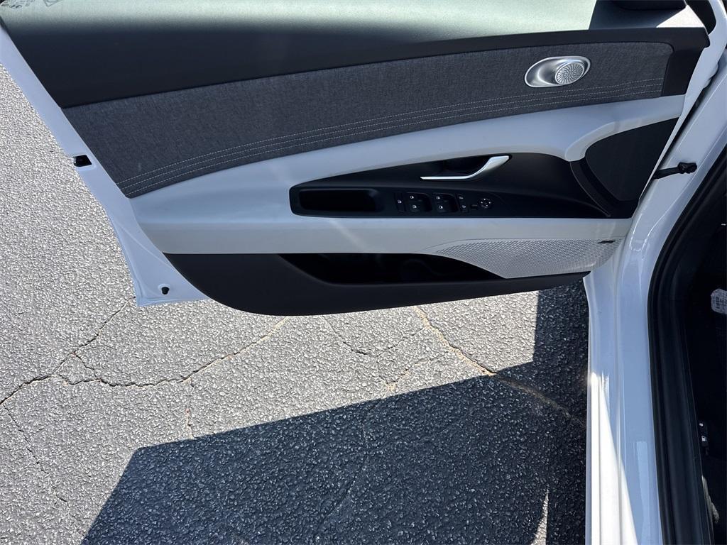 new 2025 Hyundai Elantra car, priced at $27,450