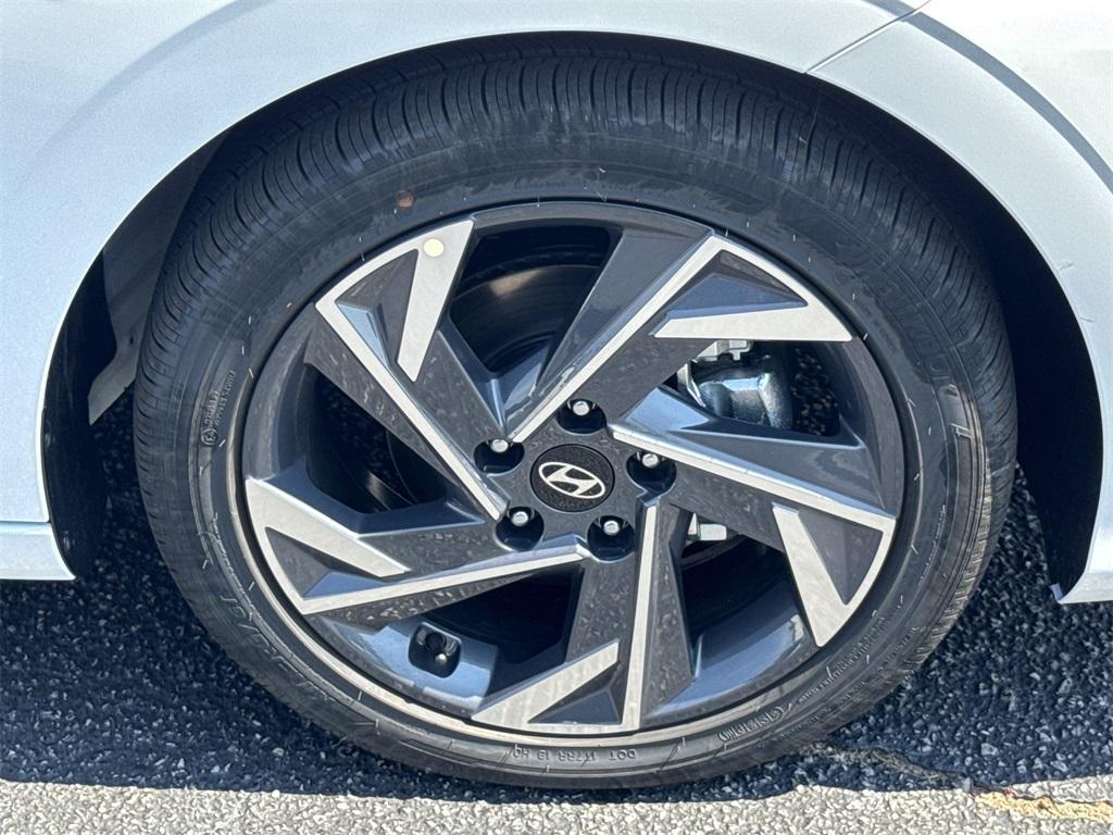 new 2025 Hyundai Elantra car, priced at $27,450