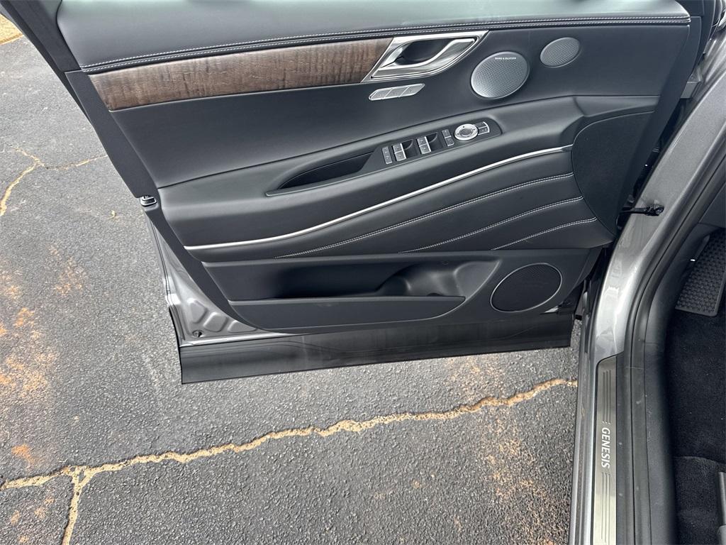 new 2025 Genesis GV80 car, priced at $73,930