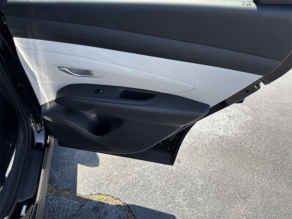 new 2025 Hyundai TUCSON Hybrid car, priced at $34,715