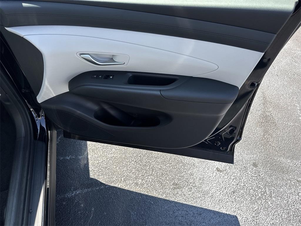 new 2025 Hyundai TUCSON Hybrid car, priced at $34,715