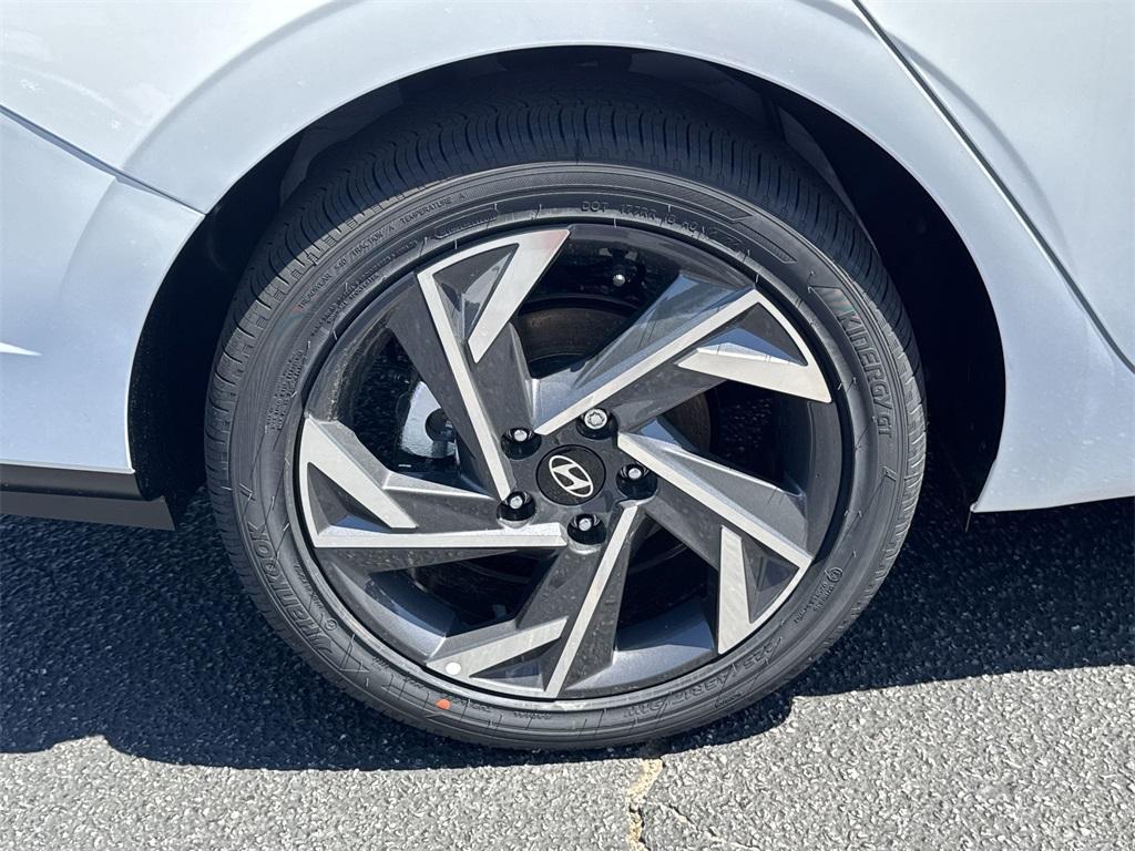 new 2025 Hyundai Elantra car, priced at $25,930