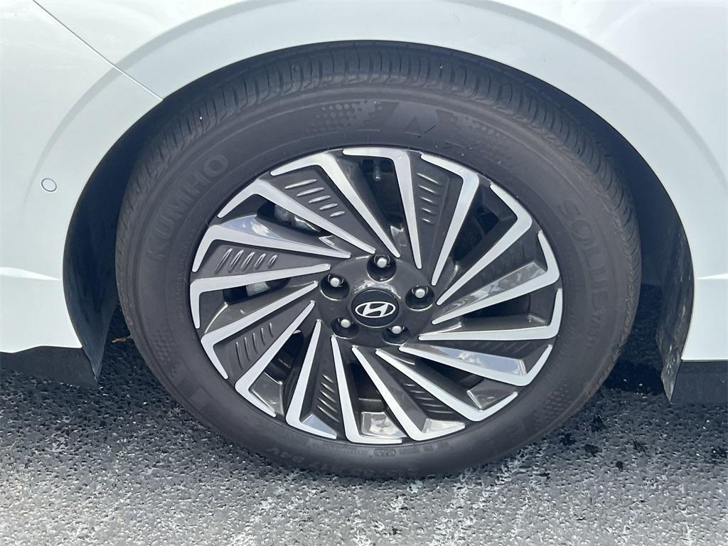 used 2024 Hyundai Sonata Hybrid car, priced at $30,592
