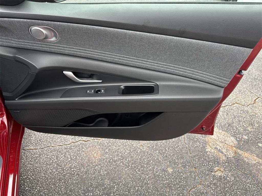 new 2025 Hyundai Elantra car, priced at $26,935