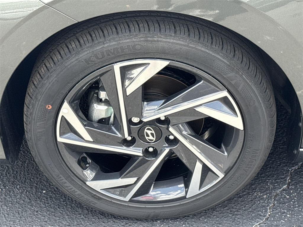 new 2025 Hyundai Elantra car, priced at $23,335