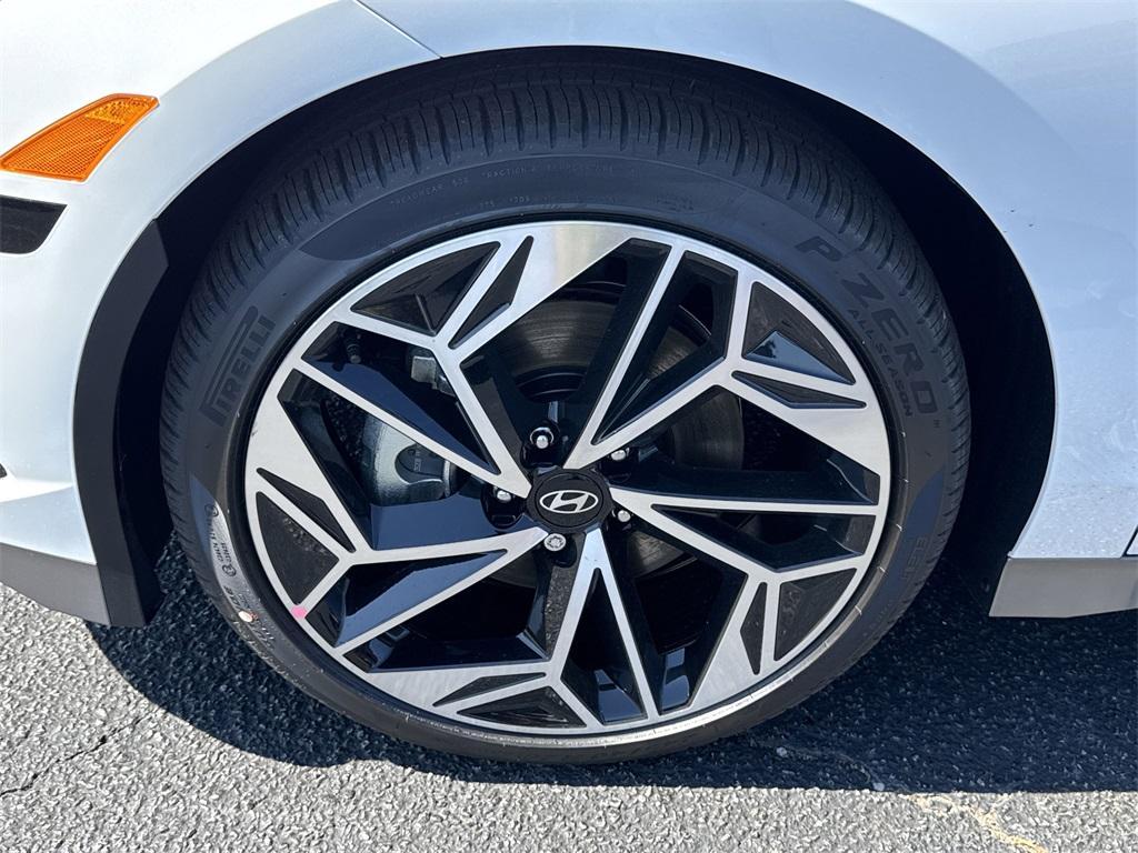new 2025 Hyundai IONIQ 6 car, priced at $39,200