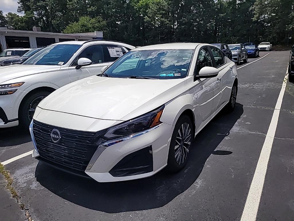 used 2023 Nissan Altima car, priced at $21,171
