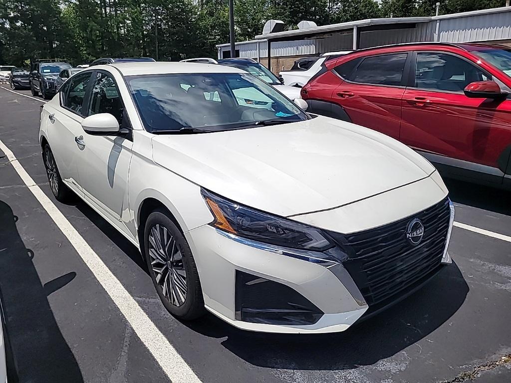 used 2023 Nissan Altima car, priced at $21,171