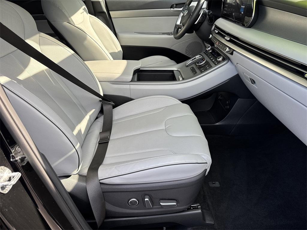 used 2025 Hyundai Palisade car, priced at $35,294