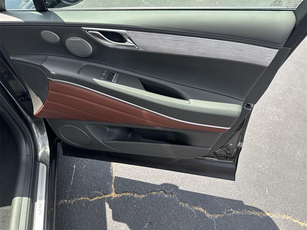 new 2025 Genesis GV80 car, priced at $81,945