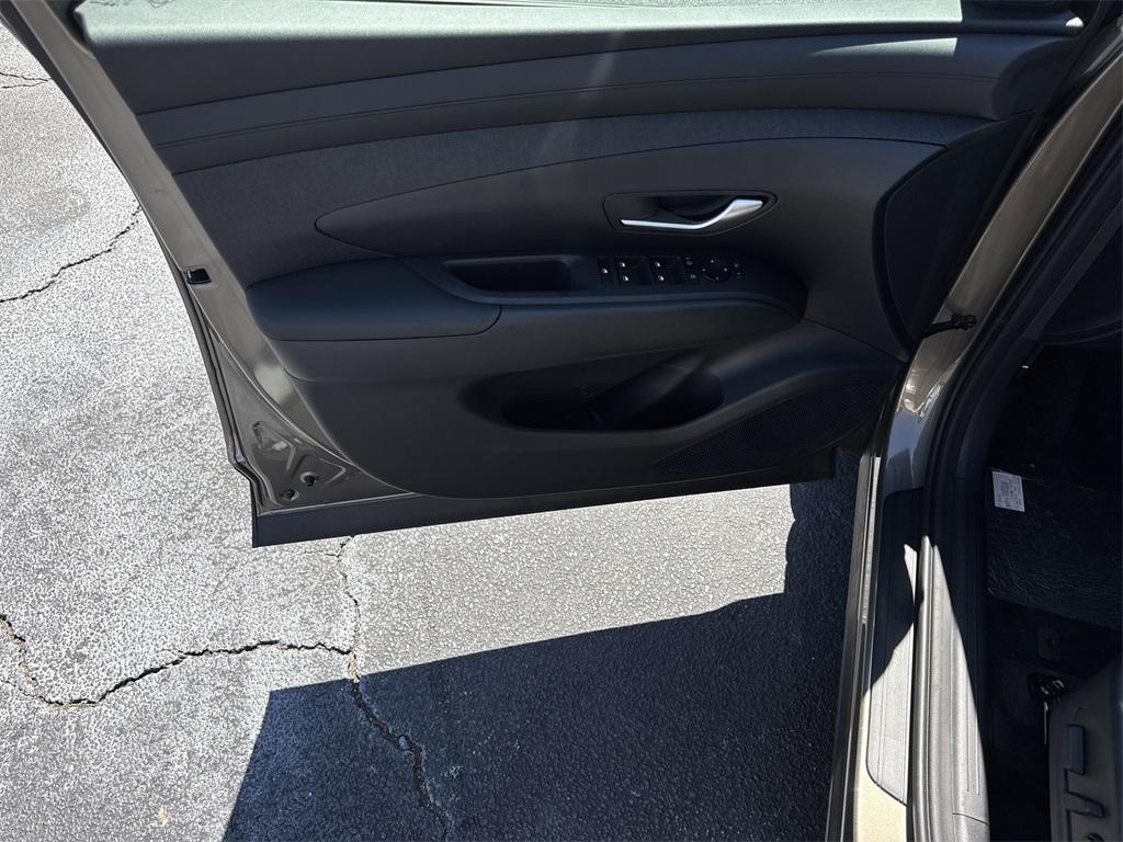 new 2025 Hyundai TUCSON Hybrid car, priced at $38,060