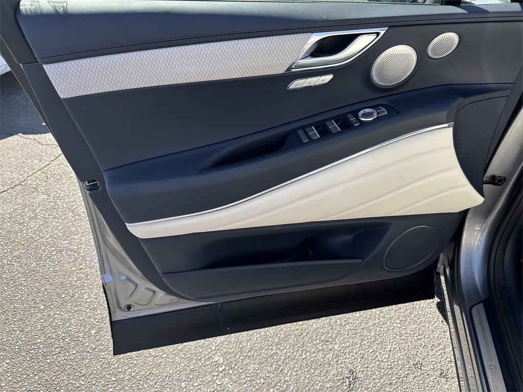 new 2025 Genesis GV80 car, priced at $82,075