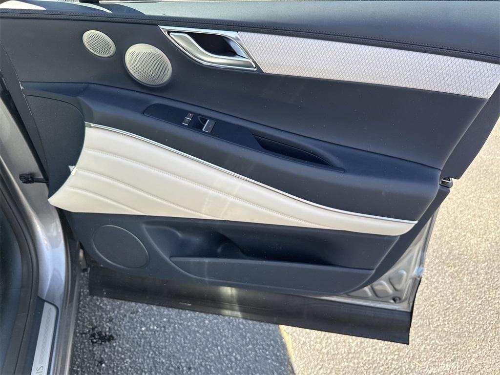 new 2025 Genesis GV80 car, priced at $82,075