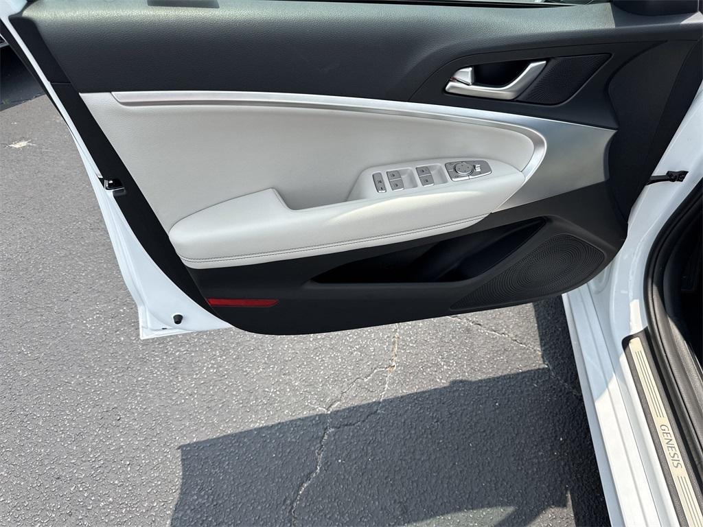 new 2025 Genesis G70 car, priced at $42,782