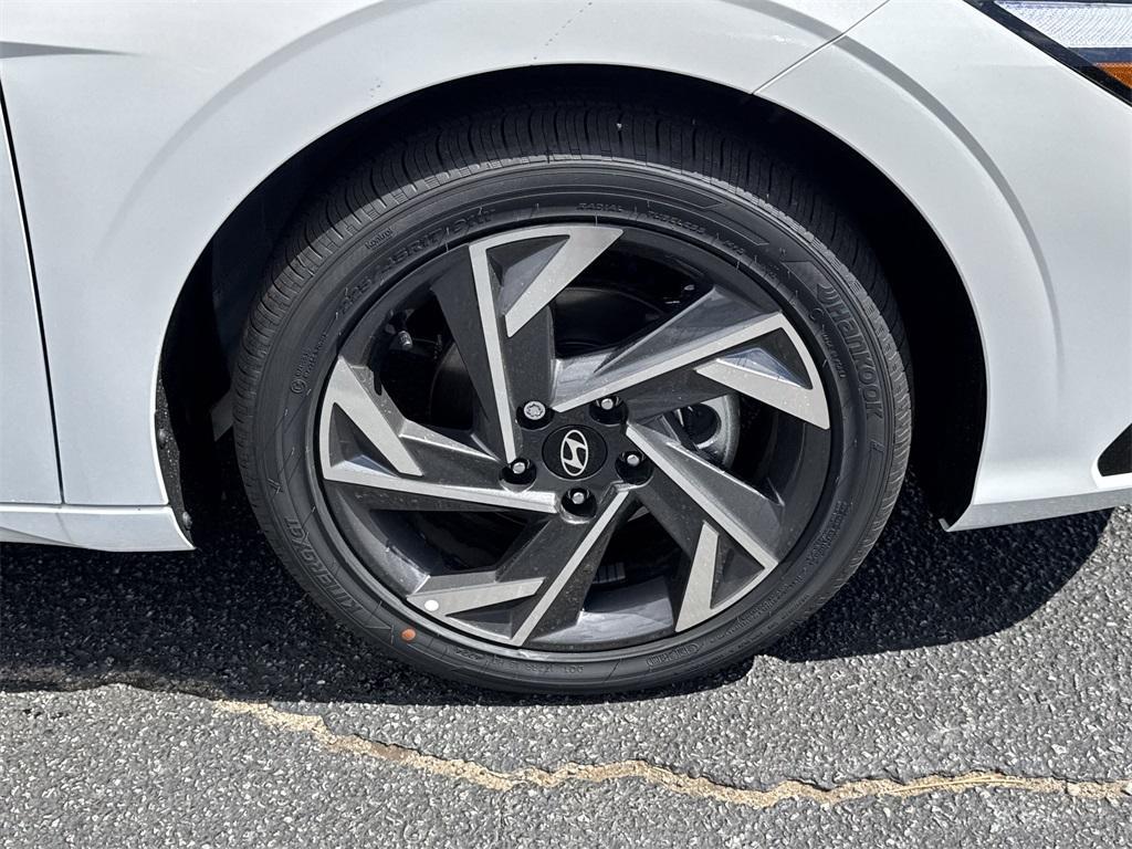 new 2025 Hyundai Elantra car, priced at $25,930