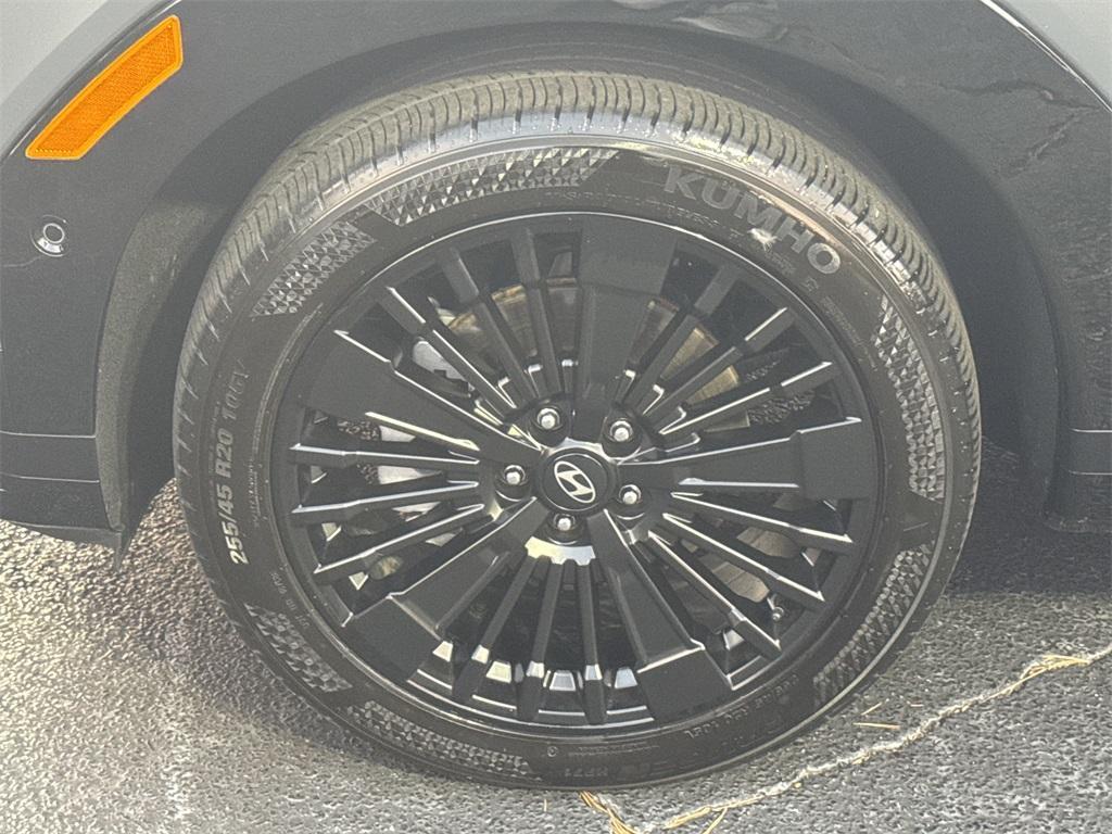 used 2025 Hyundai SANTA FE HEV car, priced at $42,891