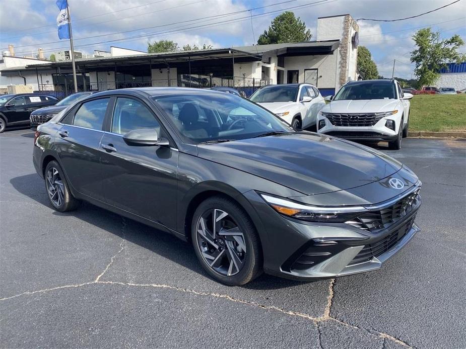 new 2025 Hyundai Elantra car, priced at $26,020