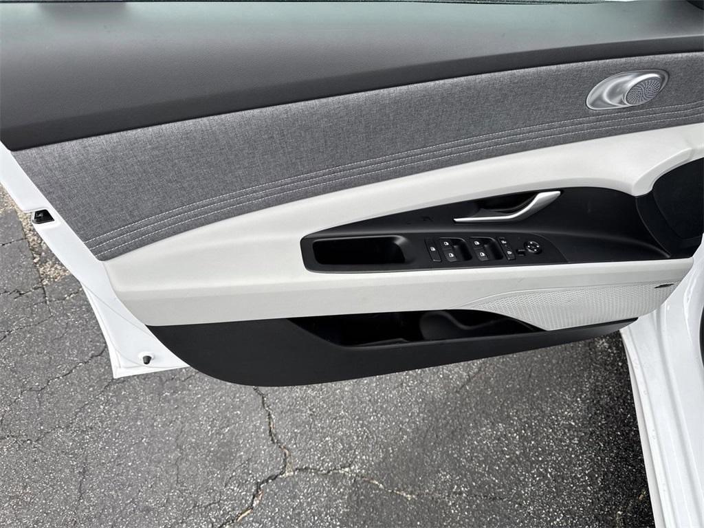new 2025 Hyundai Elantra car, priced at $26,880