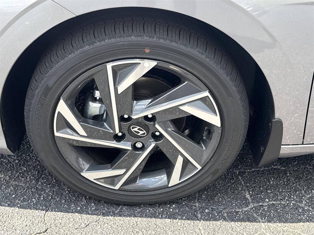new 2025 Hyundai Elantra car, priced at $25,905