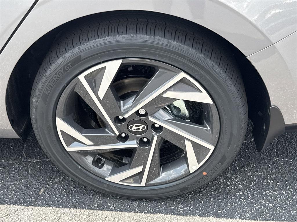 new 2025 Hyundai Elantra car, priced at $25,905