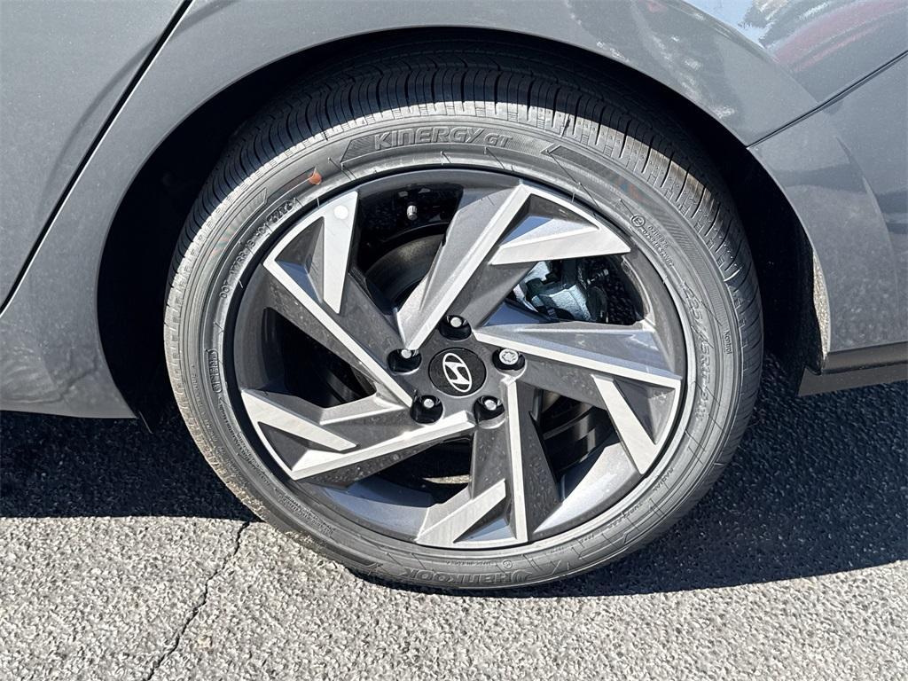 new 2025 Hyundai Elantra car, priced at $25,495