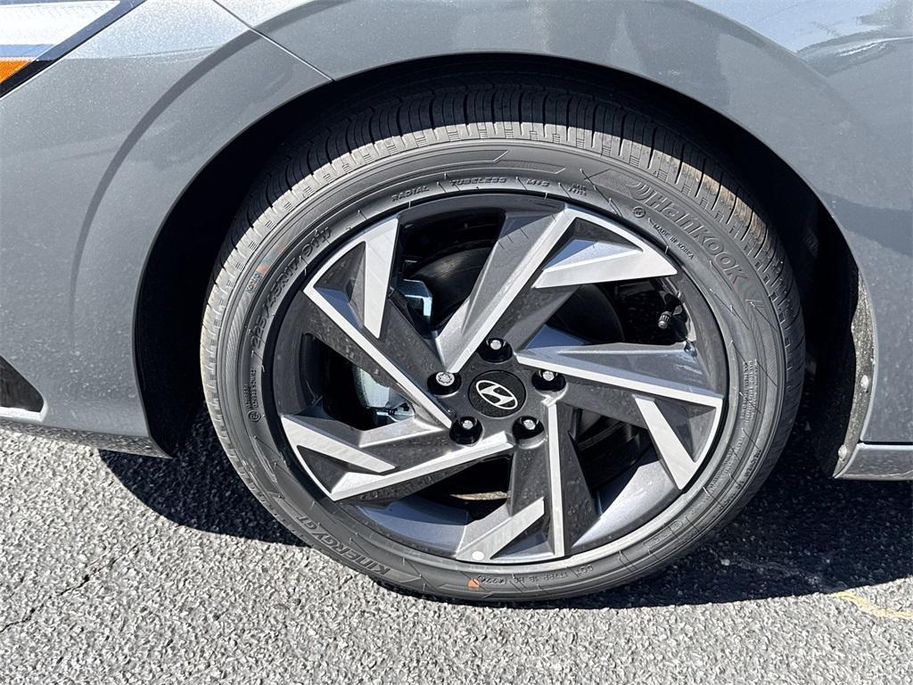 new 2025 Hyundai Elantra car, priced at $25,495