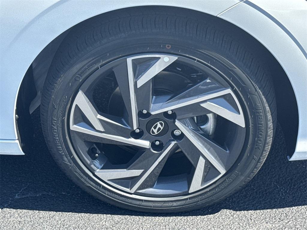 new 2025 Hyundai Elantra car, priced at $23,915