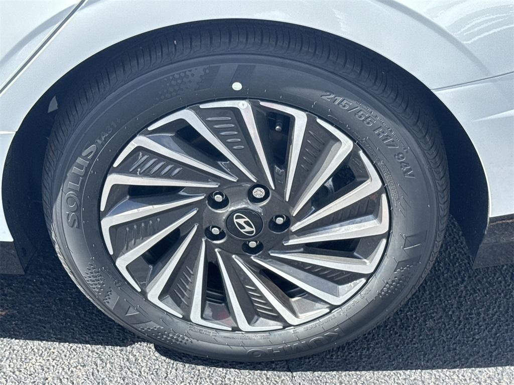 new 2025 Hyundai Sonata Hybrid car, priced at $38,250