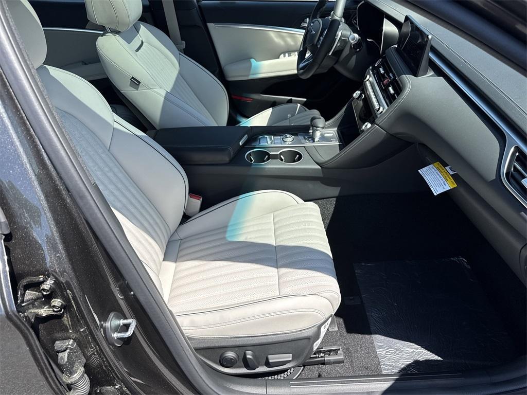 new 2025 Genesis G70 car, priced at $47,447