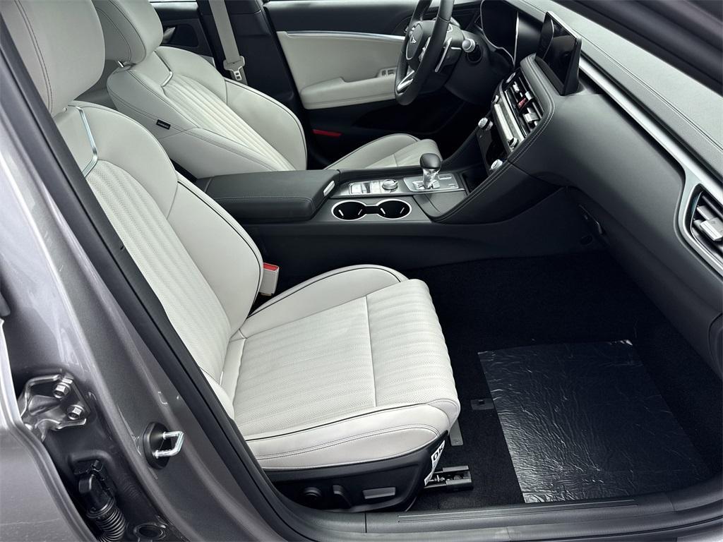 new 2025 Genesis G70 car, priced at $47,577