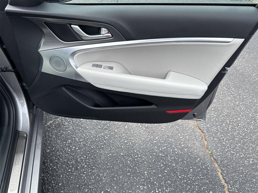 new 2025 Genesis G70 car, priced at $47,577