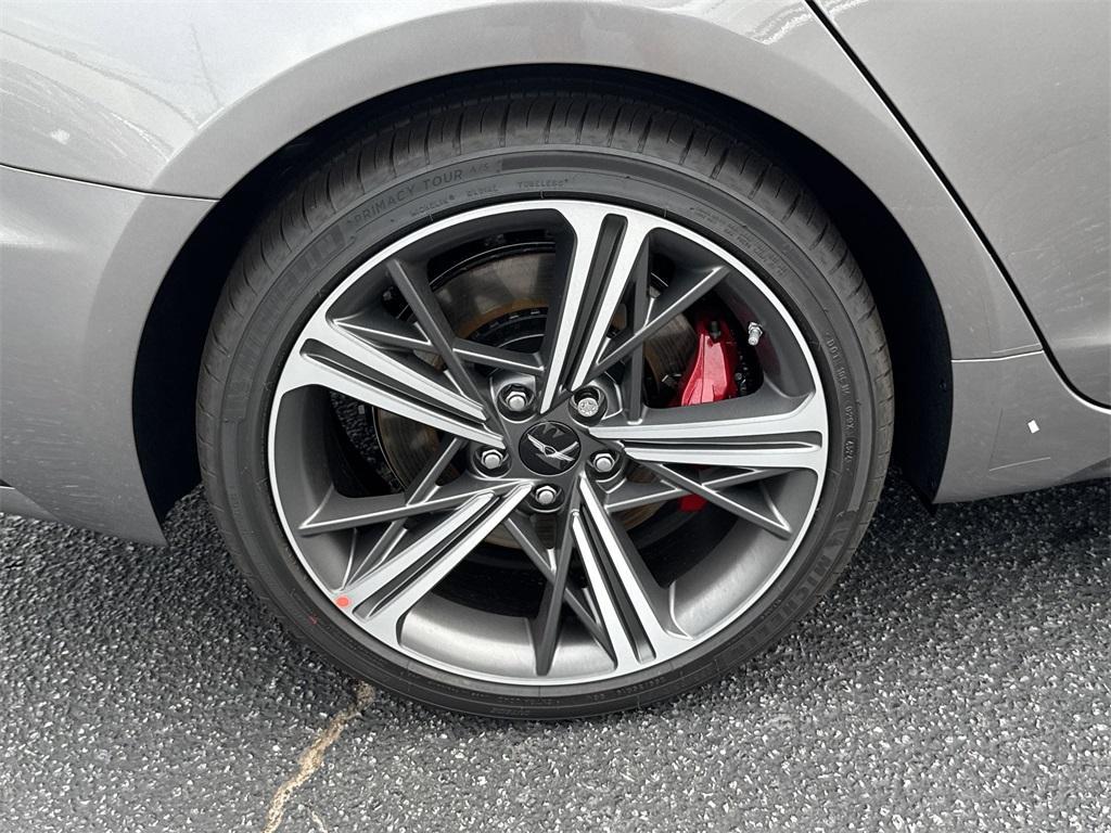 new 2025 Genesis G70 car, priced at $47,577