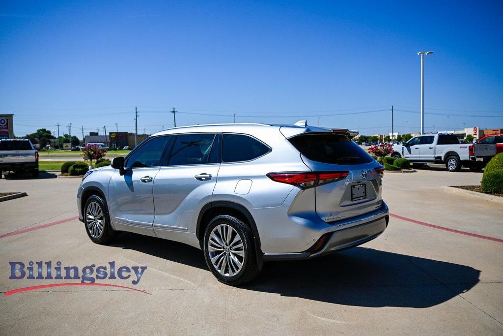 used 2022 Toyota Highlander Hybrid car, priced at $35,909
