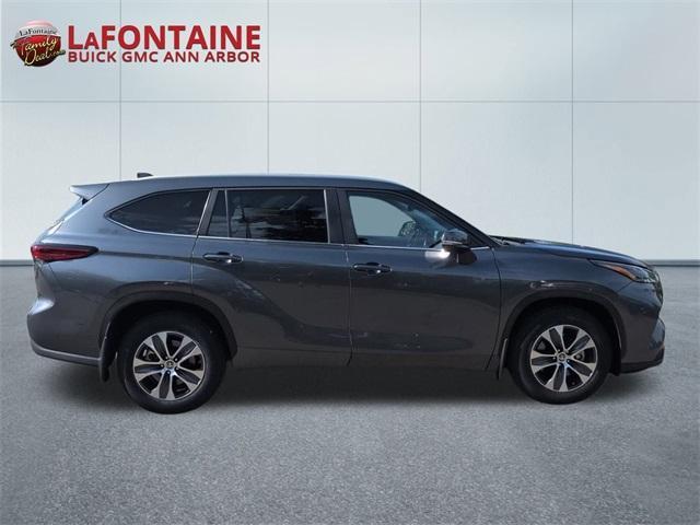 used 2023 Toyota Highlander car, priced at $32,995