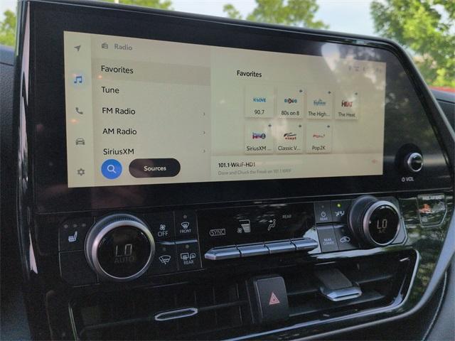 used 2023 Toyota Highlander car, priced at $32,995