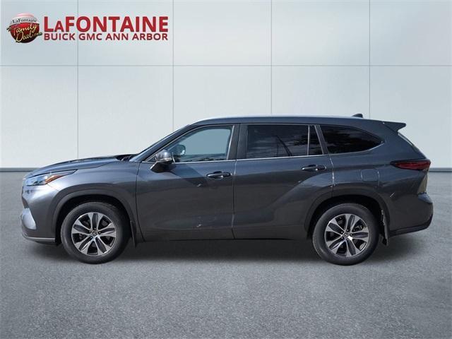 used 2023 Toyota Highlander car, priced at $32,995