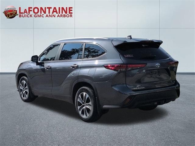 used 2023 Toyota Highlander car, priced at $32,995