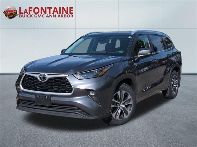 used 2023 Toyota Highlander car, priced at $32,995