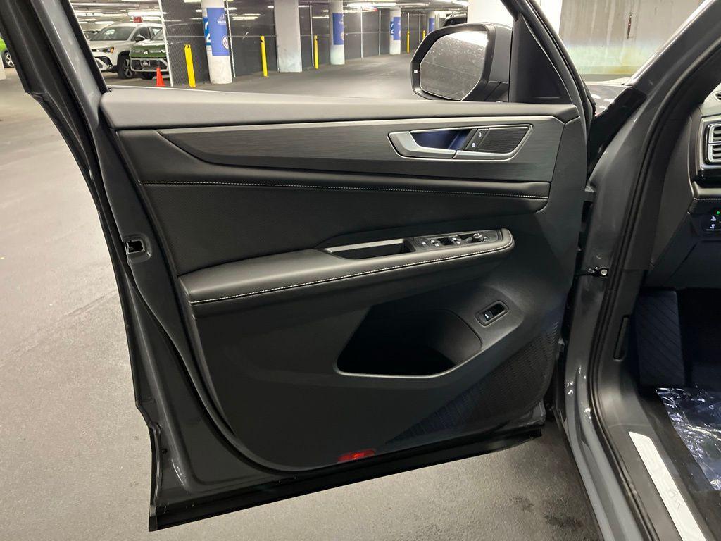 new 2026 Volkswagen Atlas Cross Sport car, priced at $49,652