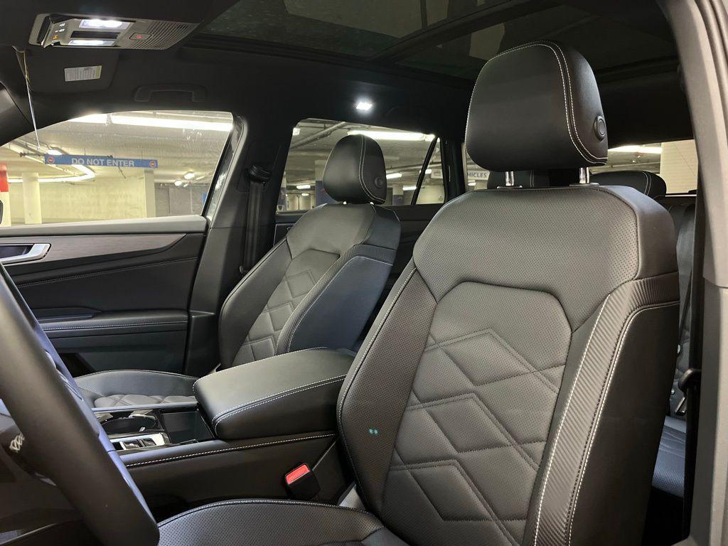 new 2026 Volkswagen Atlas Cross Sport car, priced at $49,652