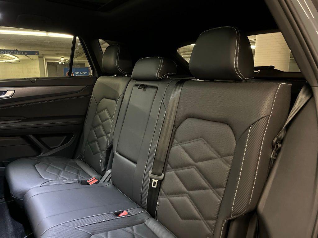 new 2026 Volkswagen Atlas Cross Sport car, priced at $49,652