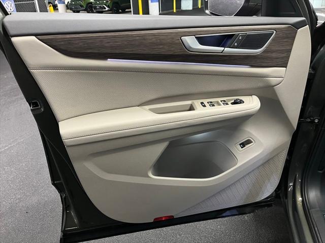 new 2025 Volkswagen Atlas car, priced at $47,222