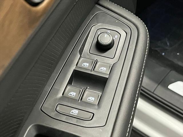 new 2025 Volkswagen Atlas car, priced at $42,140